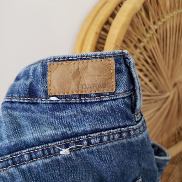 Garage Mom Jeans Distressed 3 - Picture 5 of 8